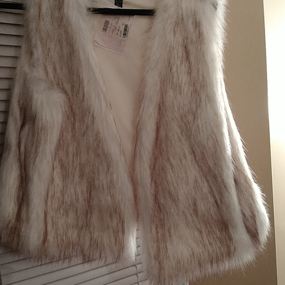 Faux Fur Vest - Picture 1 of 5